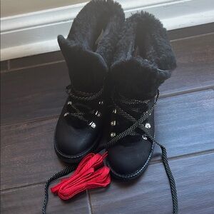 Nordic boots: Black Fur-Lined Boots with Black and also Red Laces